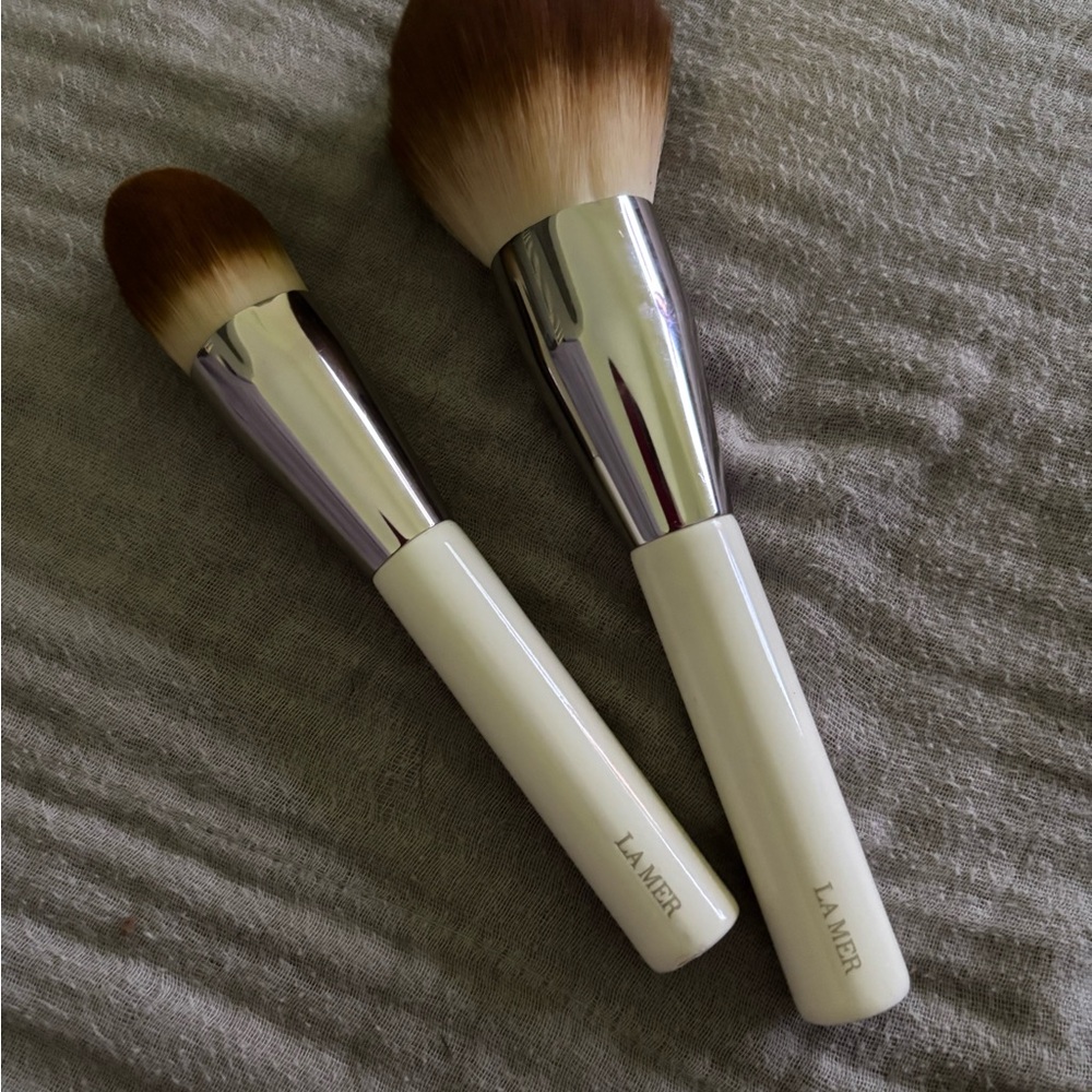 La Mer White and Brown Face & Detail Brush Duo